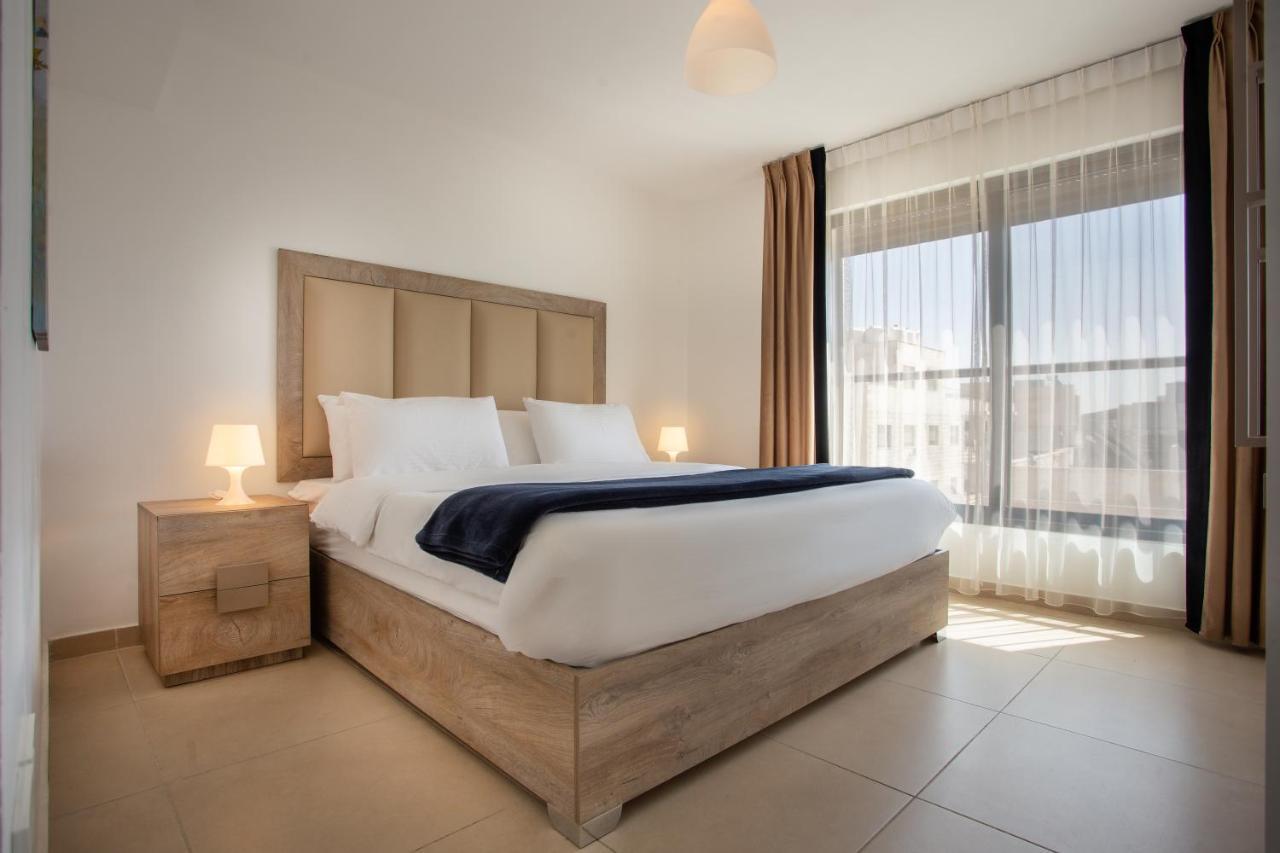 Triple A Hotel Suites Амман Экстерьер фото
