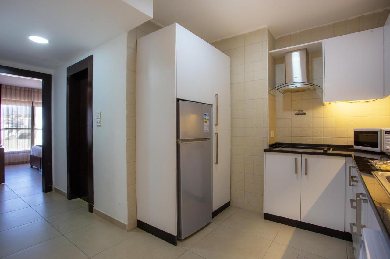 Triple A Hotel Suites Амман Экстерьер фото