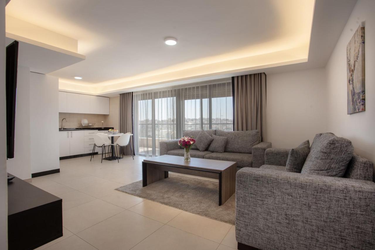 Triple A Hotel Suites Амман Экстерьер фото