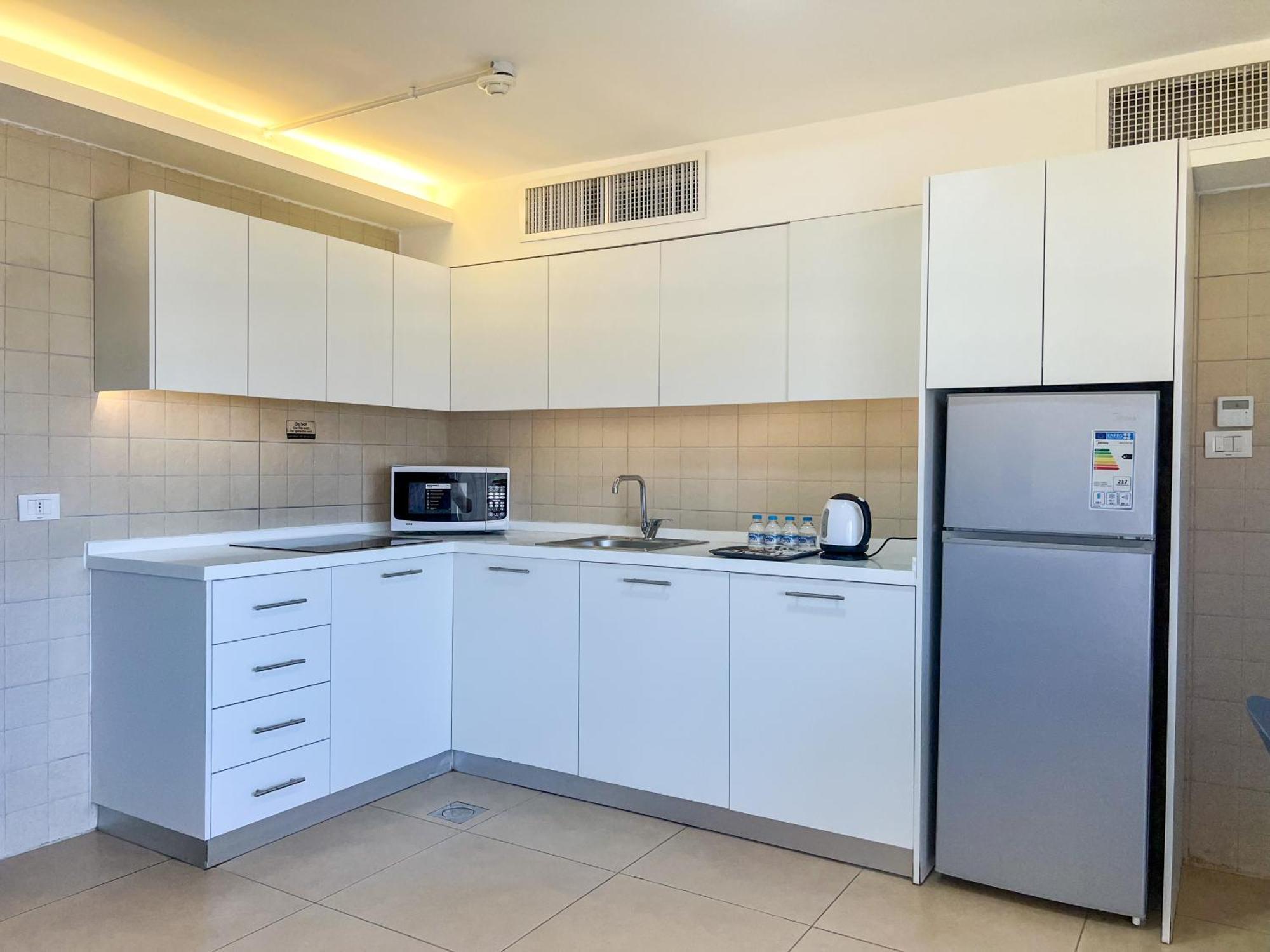Triple A Hotel Suites Амман Экстерьер фото
